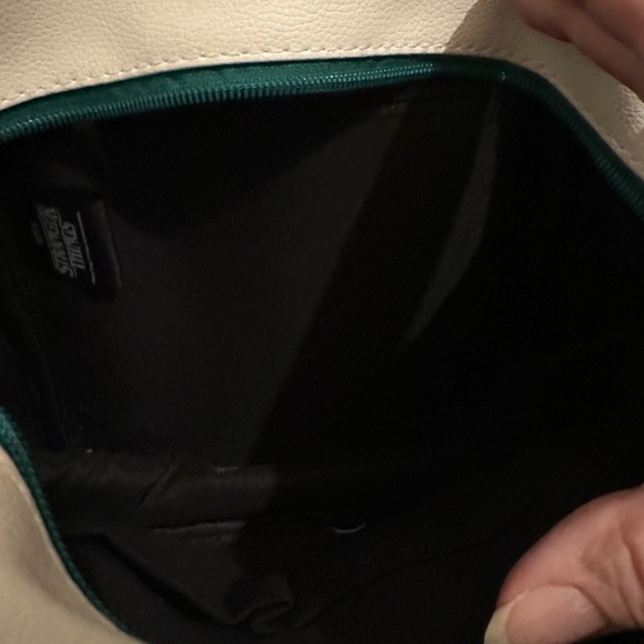 STRANGER THINGS NETFLIX HAWKINS 1986 HIGH SCHOOL MINI BACKPAC - Picture 6 of 8